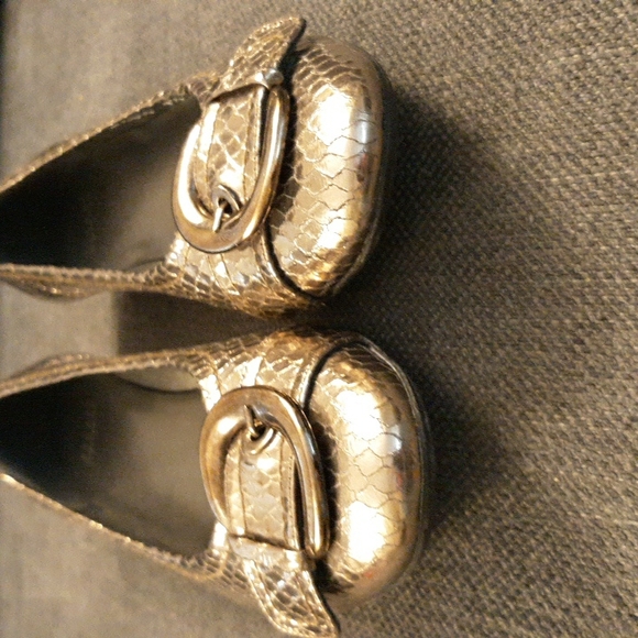 Stuart Weitzman Pewter Metallic Snake Embossed Leather Low Wedge Heels 9.5N - Picture 5 of 8